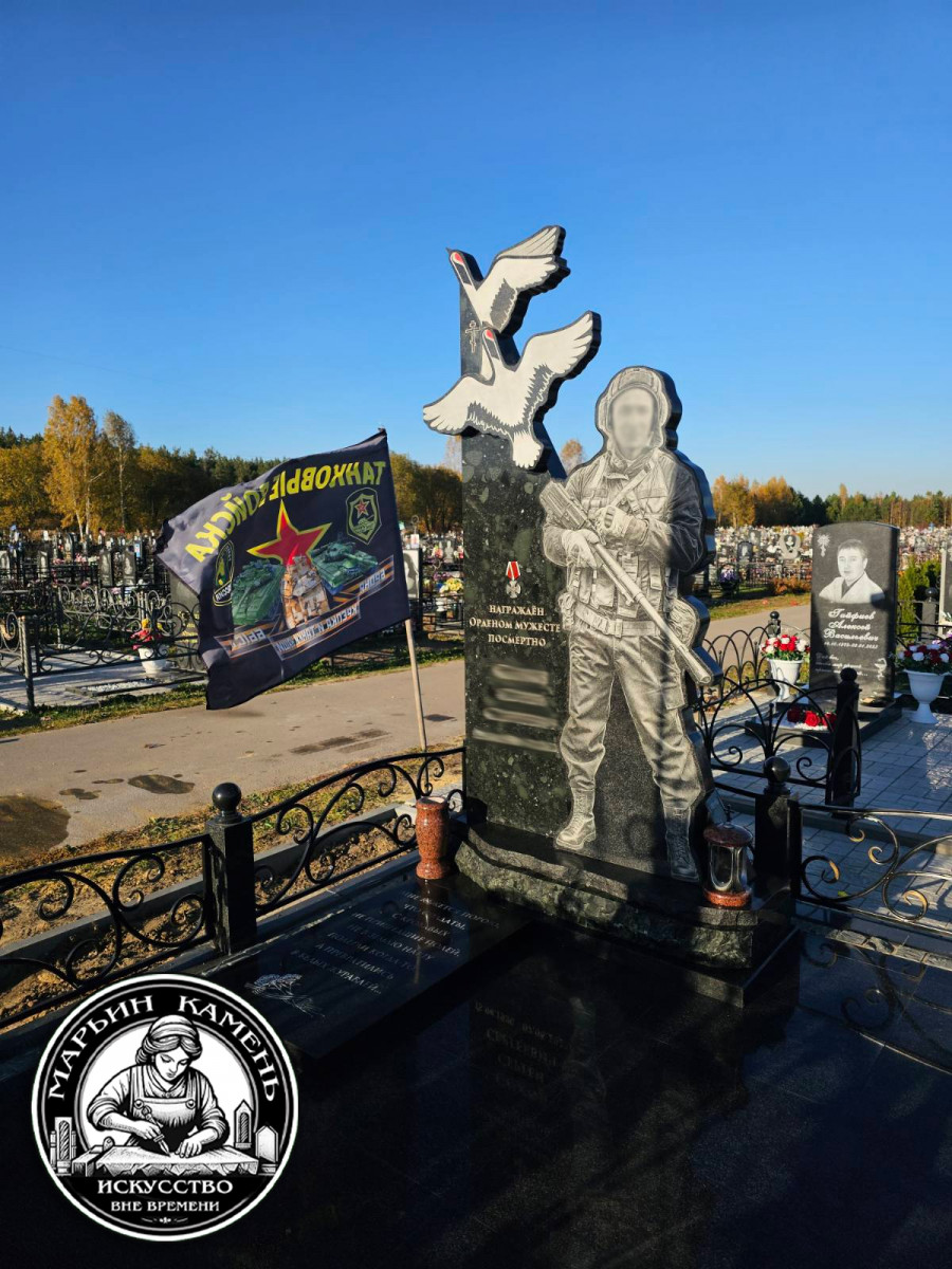 Bolshie-pamyatniki-na-mogilu