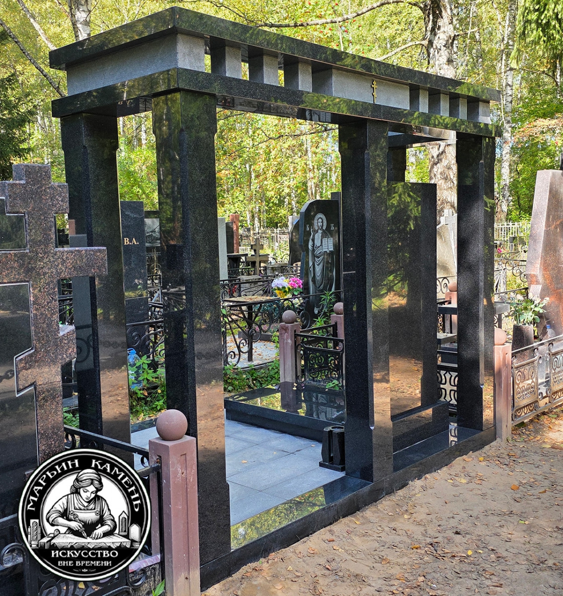 Pamyatniki-iz-naturalnogo-kamnya